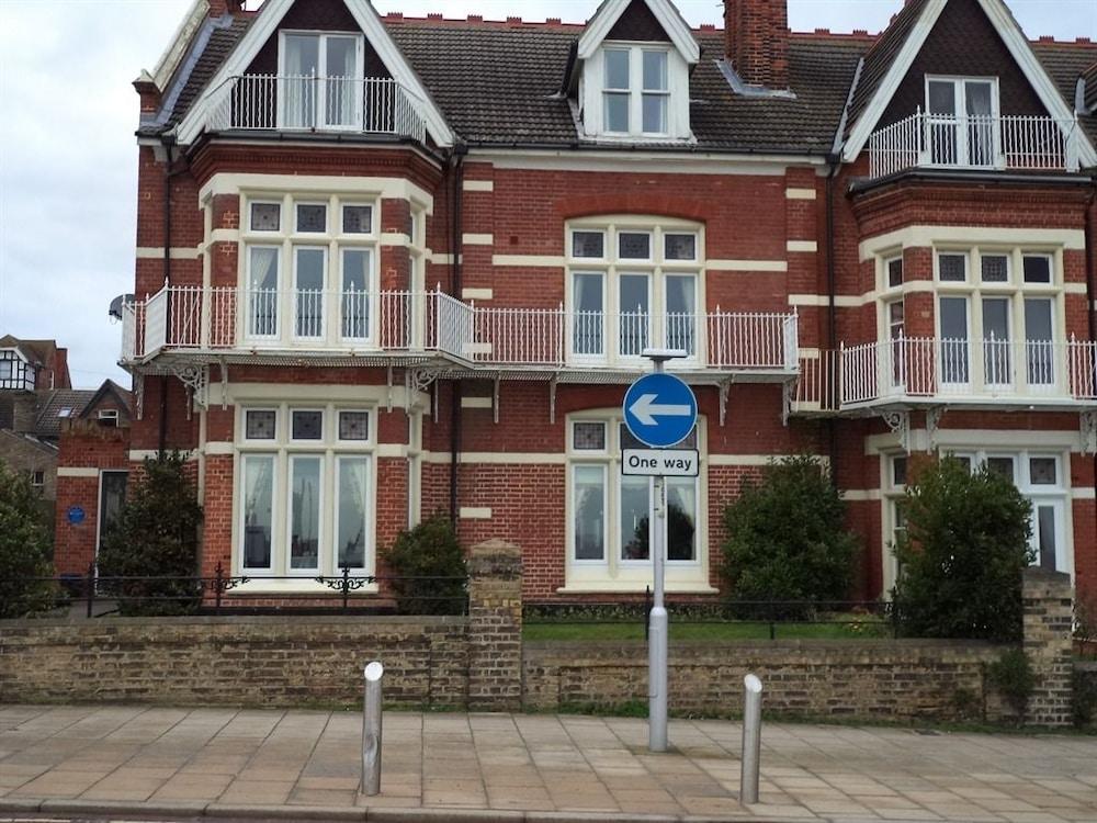 Britten House Lowestoft Bagian luar foto
